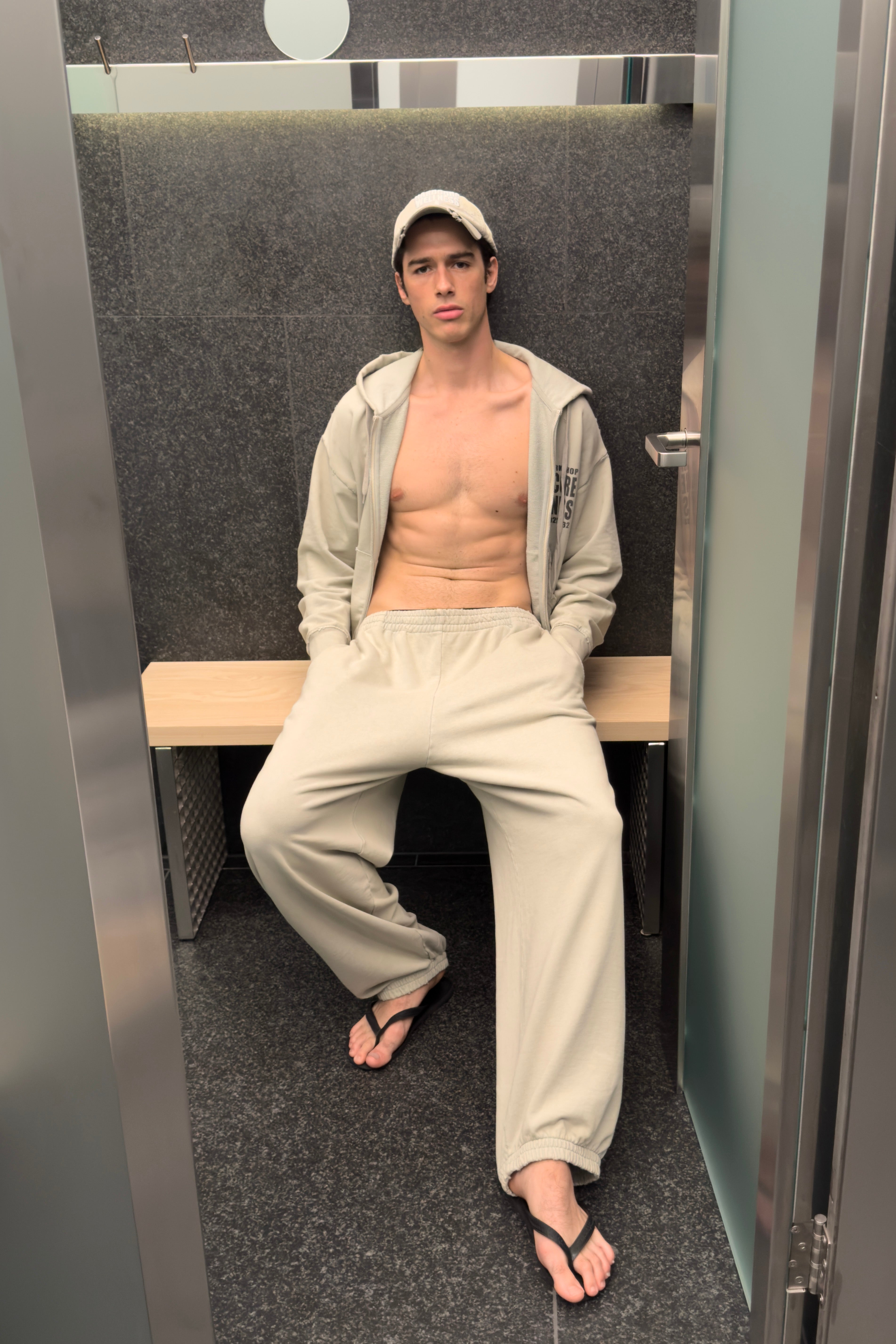 "HARDCORE WELLNESS" OVERSIZED SWEATPANTS