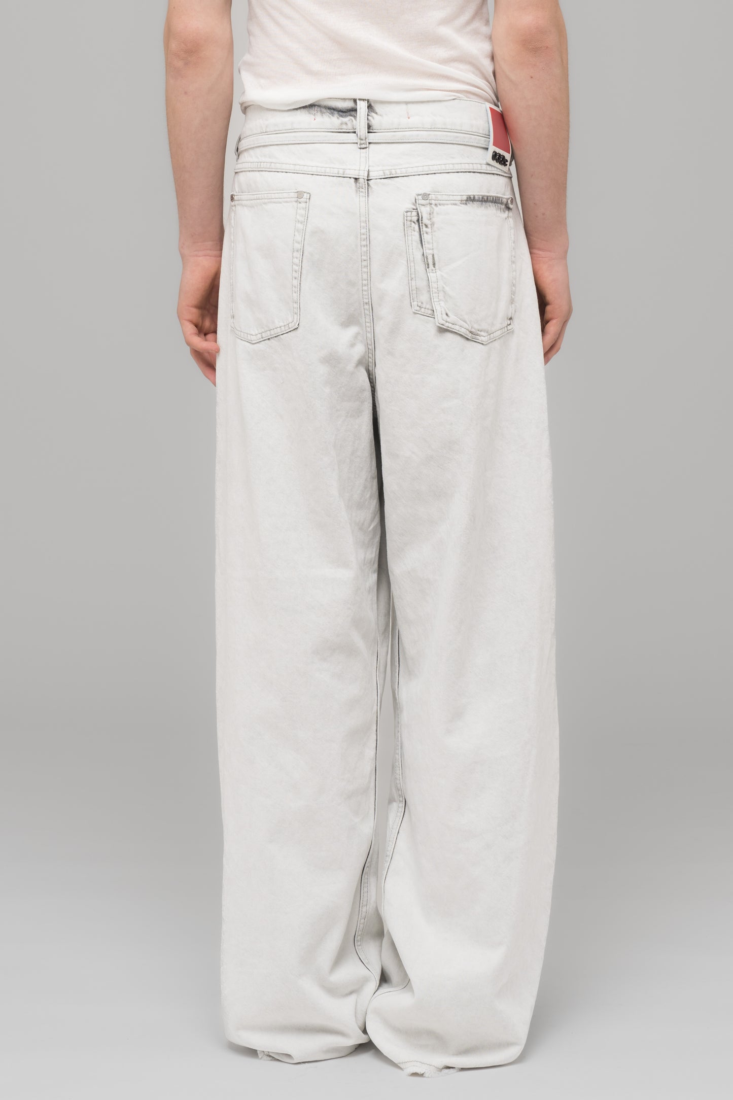 "DOWN TO EARTH" WIDE LEG JEAN WASHED GREY