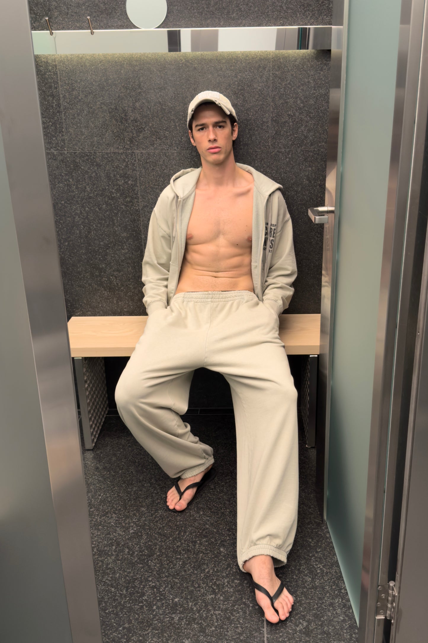 "HARDCORE WELLNESS" OVERSIZED SWEATPANTS