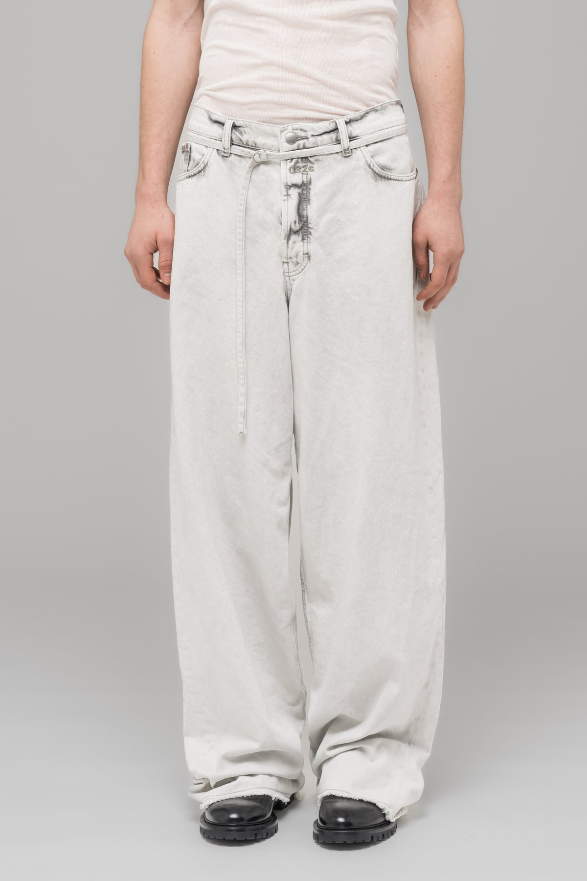 "DOWN TO EARTH" WIDE LEG JEAN WASHED GREY