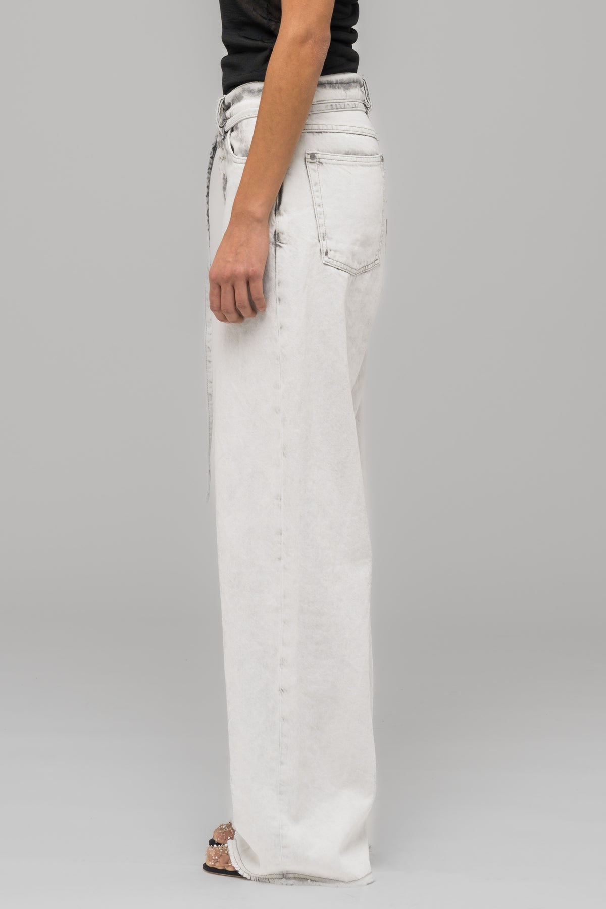 "DOWN TO EARTH" WIDE LEG JEAN WASHED GREY