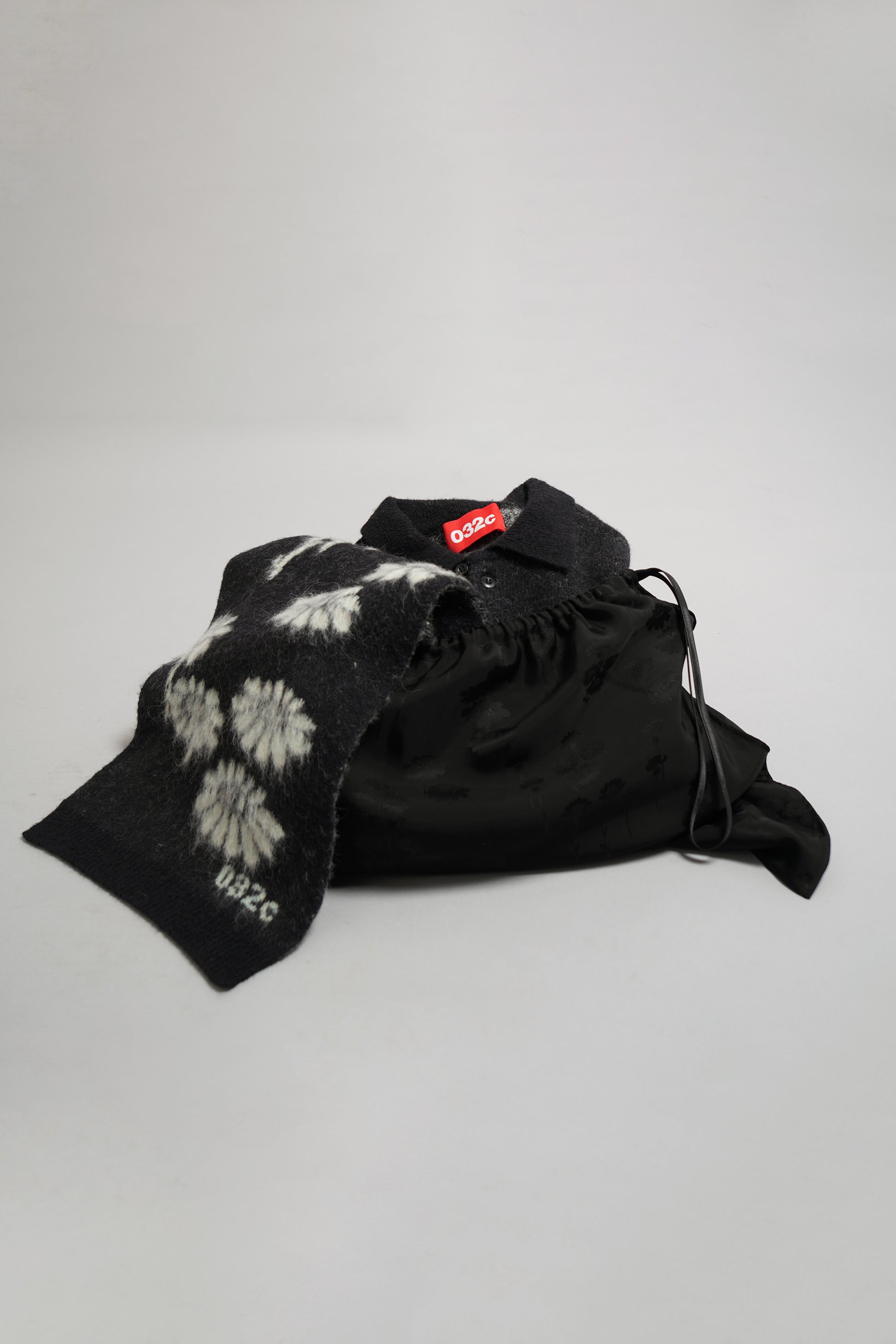 "MELTING DAISIES" SCARF