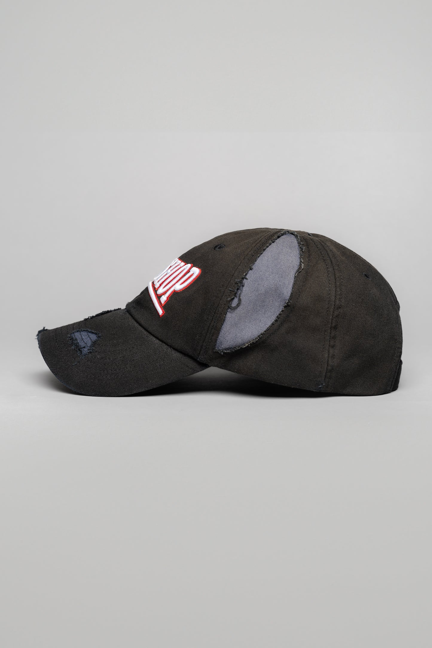 "VICTOR" DISTRESSED CAP - 032c